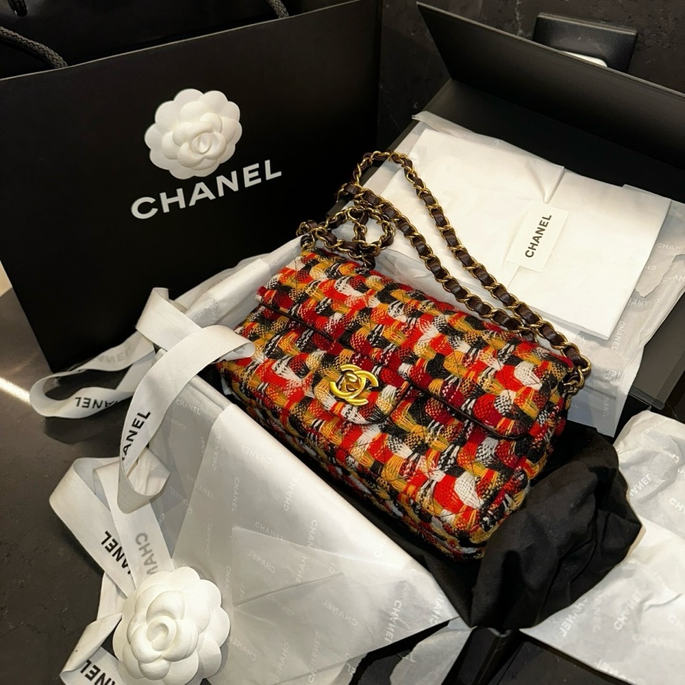 CHANEL CLASSIC FLAP TWEED
